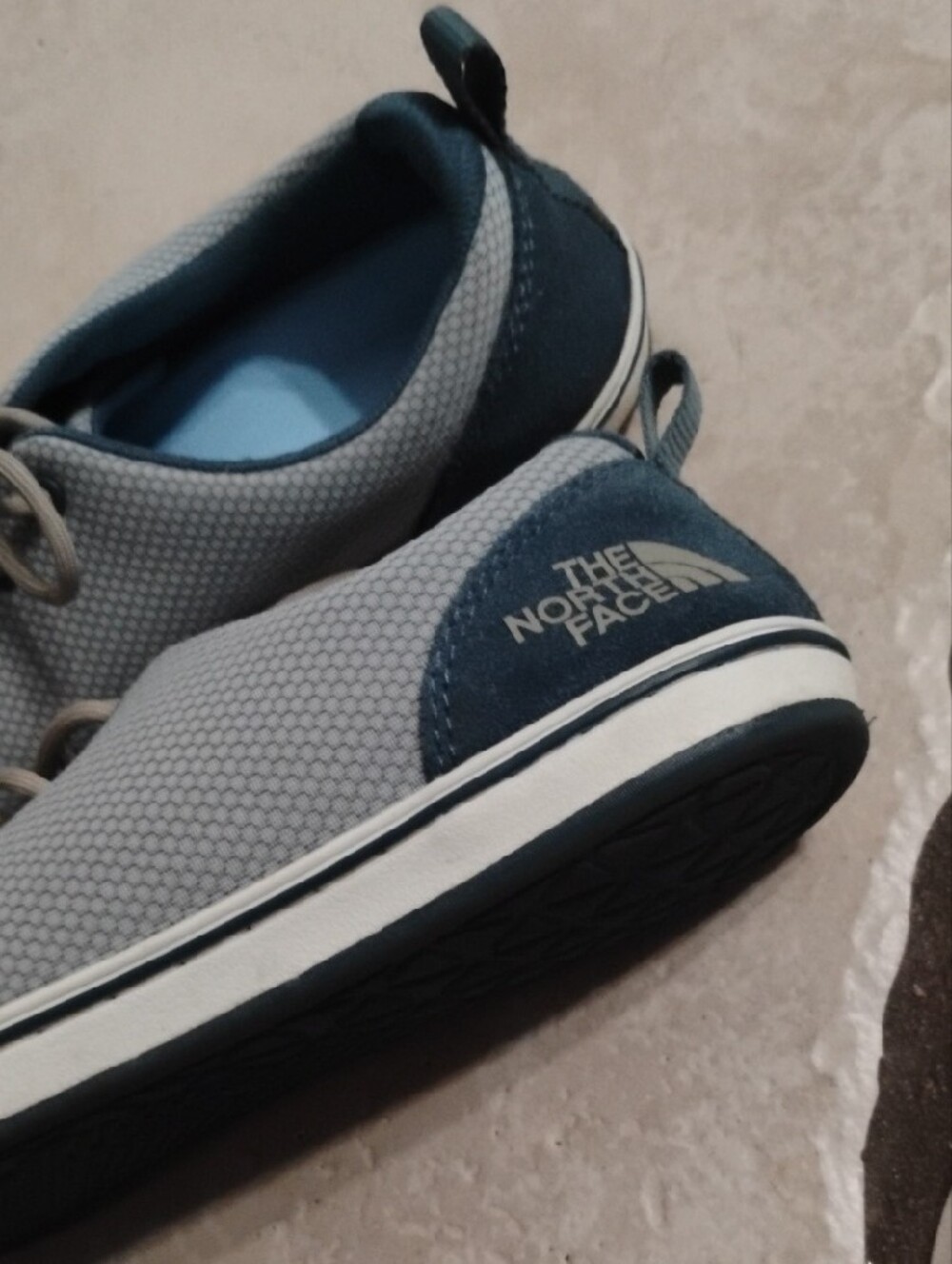 Women's The North Face Tennis Shoes 9.5 - Picture 5 of 6